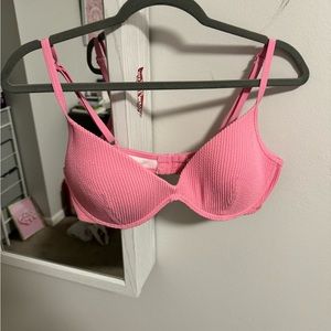Pinks bikini top and bottom set